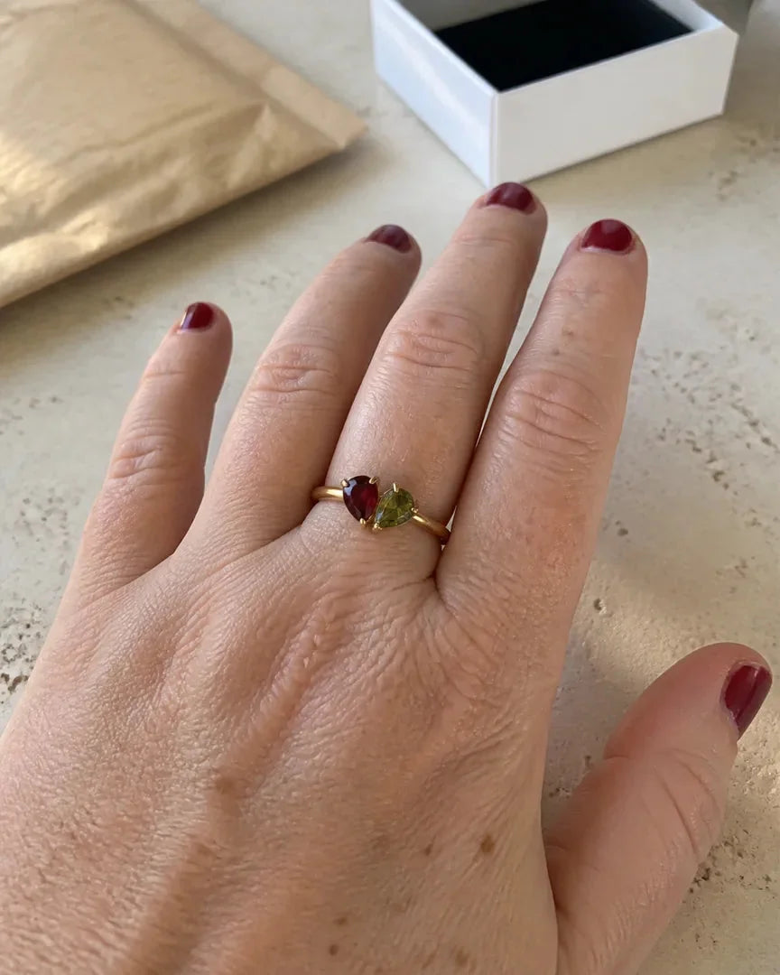 Customer wearing the Veria Ring with two heart-shaped stones